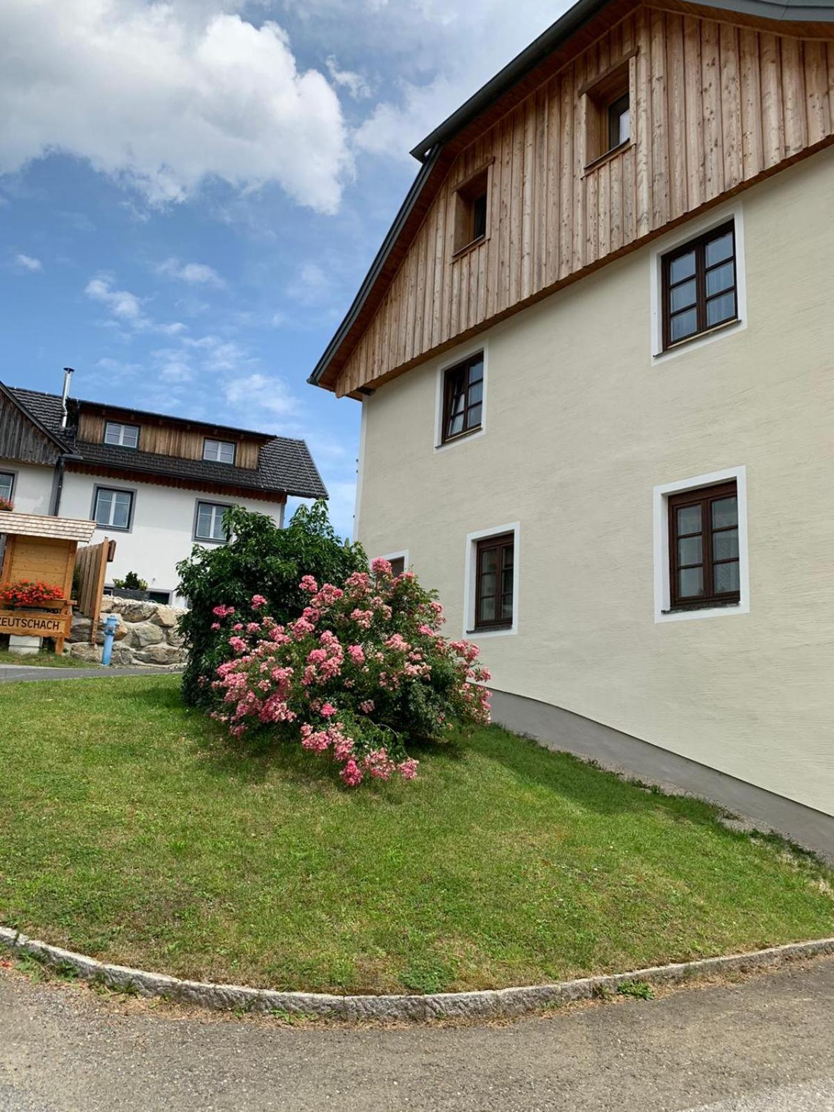 Biohof Goelly Villa Neumarkt in Steiermark Exterior photo
